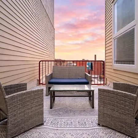 Apartment Mccormick Oasis With Balcony, Optional Parking, Patio And Gym Sleeps 6 Near Mccormick Place, Grant Park, Soldier Field & Museum Campus