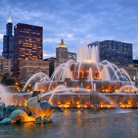 Apartment Mccormick Oasis With Balcony, Optional Parking, Patio And Gym Sleeps 6 Near Mccormick Place, Grant Park, Soldier Field & Museum Campus *