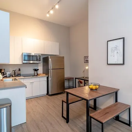 Mccormick Oasis With Balcony, Optional Parking, Patio And Gym Sleeps 6 Near Mccormick Place, Grant Park, Soldier Field & Museum Campus Chicago
