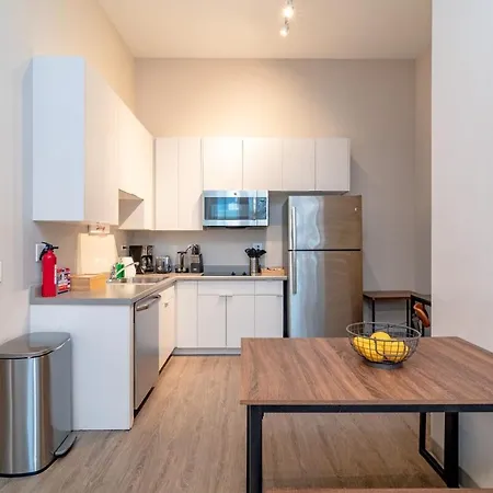 Mccormick Oasis With Balcony, Optional Parking, Patio And Gym Sleeps 6 Near Mccormick Place, Grant Park, Soldier Field & Museum Campus Apartment