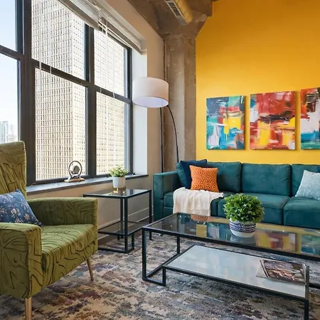 Spacious 2br South Loop With Skyline View, Optional Parking And Gym Access Close To Mccormick Place, Grant Park, Museum Campus & Cta Lines Apartment Chicago