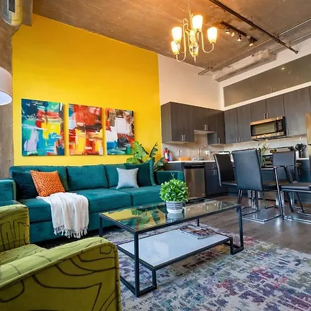 Spacious 2br South Loop With Skyline View, Optional Parking And Gym Access Close To Mccormick Place, Grant Park, Museum Campus & Cta Lines Apartment Chicago