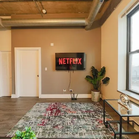 Apartment Spacious 2br South Loop With Skyline View, Optional Parking And Gym Access Close To Mccormick Place, Grant Park, Museum Campus & Cta Lines *
