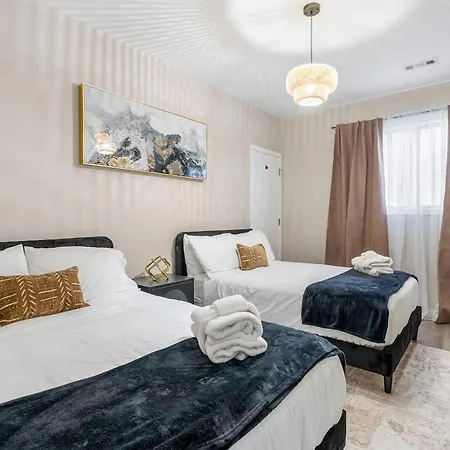 Apartment Spacious 3 Bedroom Near Downtown *