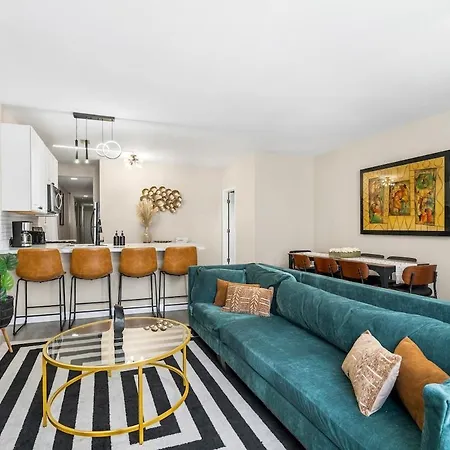 Spacious 3 Bedroom Near Downtown *