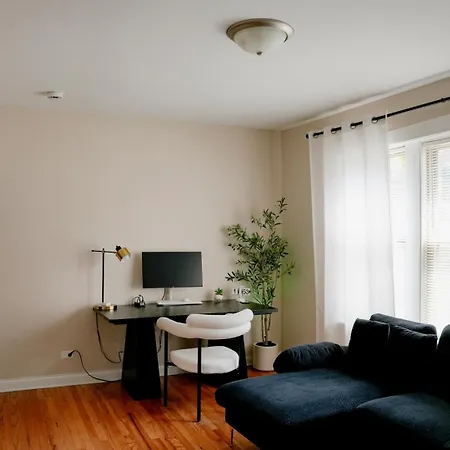 Private Workspace • Sleeps4 • Modern Stylish Apartment
