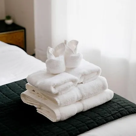 Private Workspace • Sleeps4 • Modern Stylish *