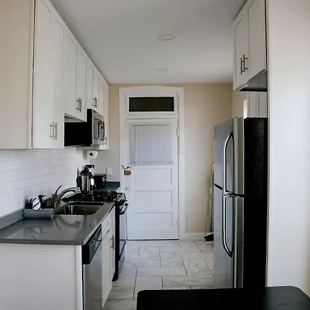 Apartment Private Workspace • Sleeps4 • Modern Stylish *