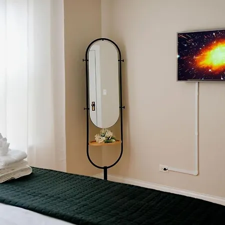 Private Workspace • Sleeps4 • Modern Stylish Apartment *