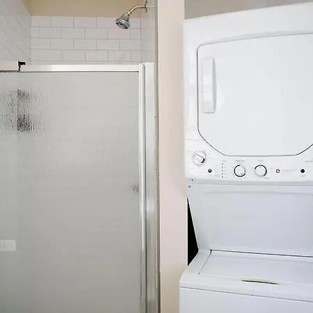 Private Workspace • Sleeps4 • Modern Stylish