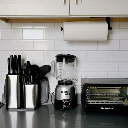 Private Workspace • Sleeps4 • Modern Stylish Apartment *