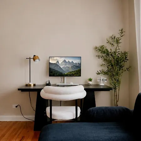 Apartment Private Workspace • Sleeps4 • Modern Stylish *