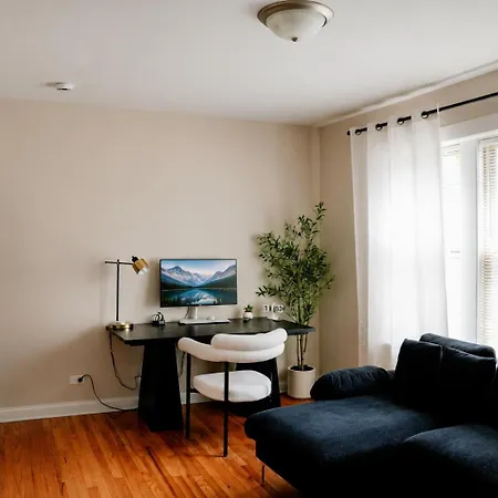 Private Workspace • Sleeps4 • Modern Stylish