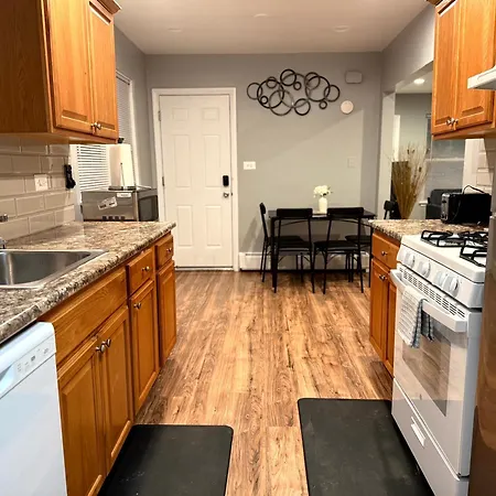 1br Free Parking, Near Transit And Dining Apartment