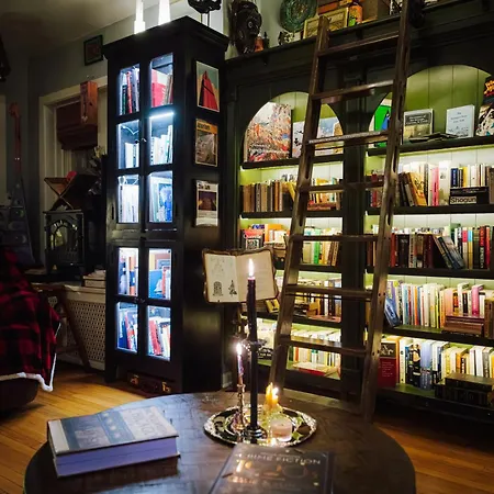 Tranquil Library 2brm 1bath Private Eclectic At Solar *