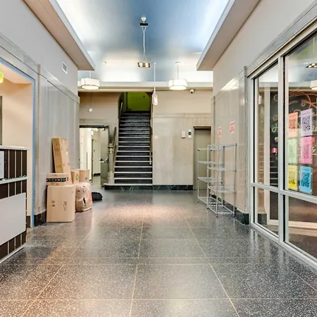 Apartment West Loop - Views With In & Out Parking 3 *