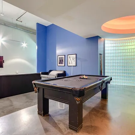 West Loop - Views With In & Out Parking 4 Apartment *