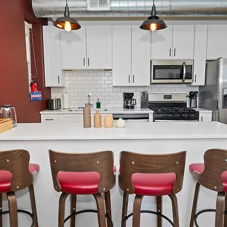 Modern 4br Pilsen Retreat Near Illinois Medical District & Downtown Apartment Chicago