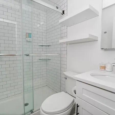 Modern 4br Pilsen Retreat Near Illinois Medical District & Downtown