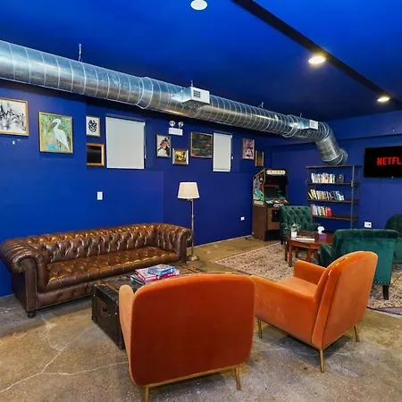 Modern 4br Pilsen Retreat Near Illinois Medical District & Downtown Apartment Chicago