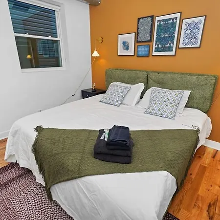 Modern 4br Pilsen Retreat Near Illinois Medical District & Downtown