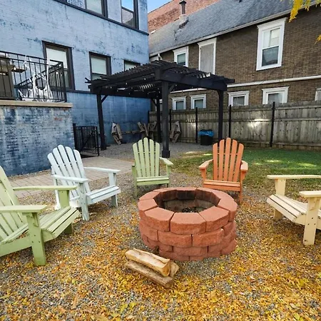 Apartment Modern 4br Pilsen Retreat Near Illinois Medical District & Downtown Chicago
