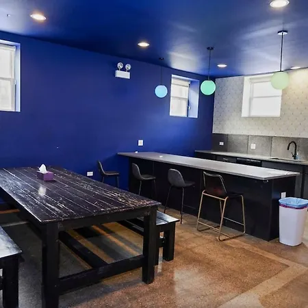 Modern 4br Pilsen Retreat Near Illinois Medical District & Downtown *