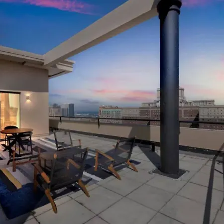Lux Dtown Penthouses 9bd-9ba Sleep 25 Parking, Pool, Gym *