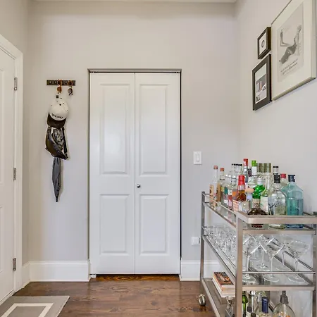 Beautiful In The Middle Of Andersonville Holiday home