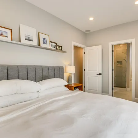 Beautiful In The Middle Of Andersonville Holiday home *