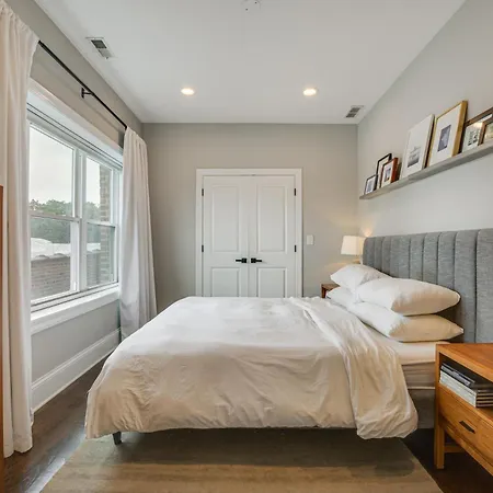 Beautiful In The Middle Of Andersonville Holiday home Chicago