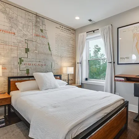 Beautiful In The Middle Of Andersonville Holiday home