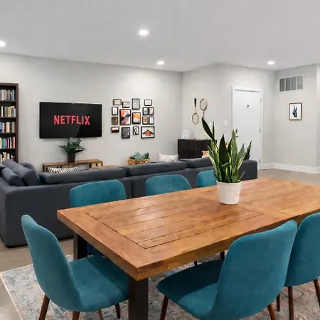 The Spot Eclectic • Modern • Sleeps 6