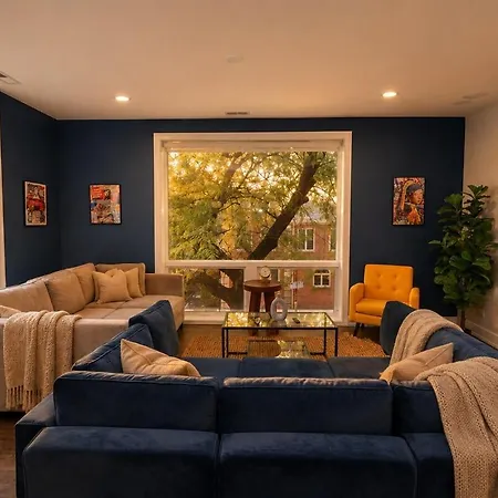 Chic Little Italy 4br With Optional Parking Apartment Chicago