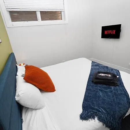 Little Italy 5br With Optional Parking *