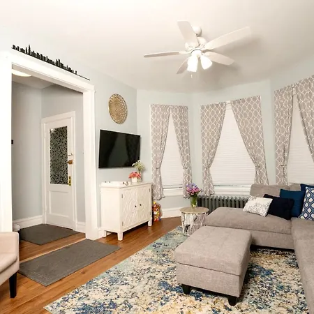 Chic & Comfy 3br, Family Friendly Apartment *