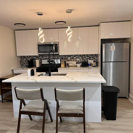 Apartment Bright Modern 2br, Close To Downtown
