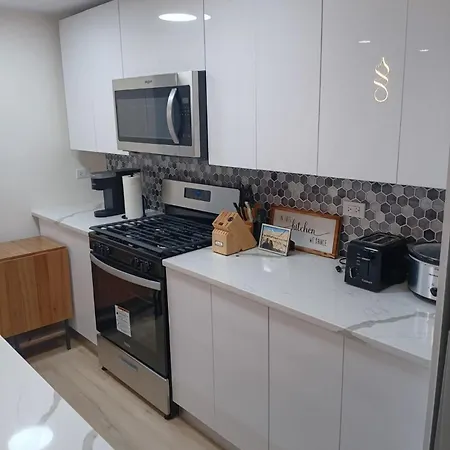 Bright Modern 2br, Close To Downtown