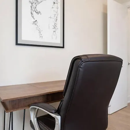 The Spot Eclectic • Modern • Sleeps 6 Apartment