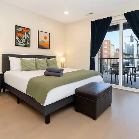 The Spot Eclectic • Modern • Sleeps 6 * Chicago