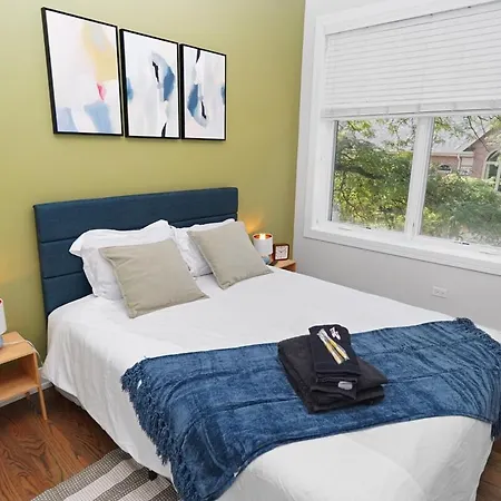 Apartment Chic Little Italy 4br With Optional Parking Chicago