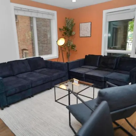 Little Italy 5br With Optional Parking Apartment *