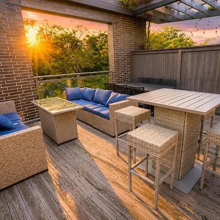 Little Italy 4br Retreat With Optional Parking *