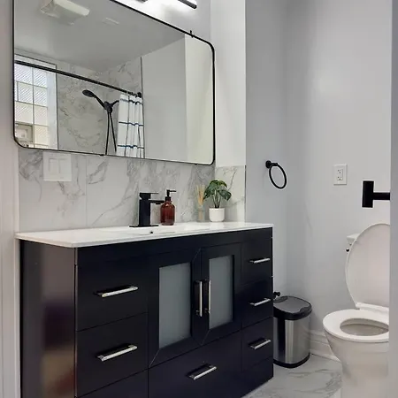 Spacious 4 Queen Beds Free Parking * Chicago