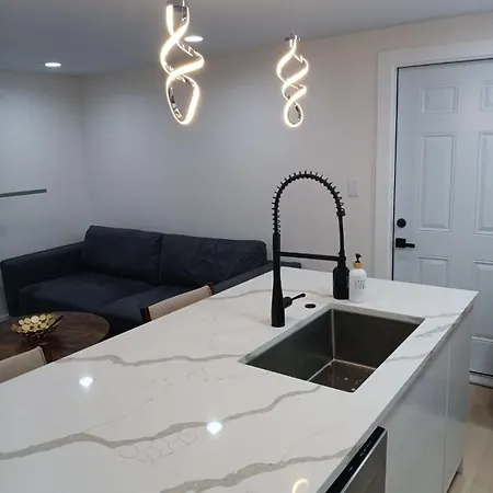 Bright Modern 2br, Close To Downtown Chicago