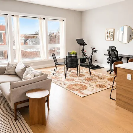Apartment Rooftop Reverie Prime Location - Modern-sleeps 6