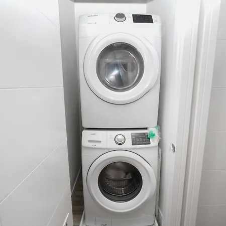 Apartment Chic Little Italy 4br With Optional Parking Chicago