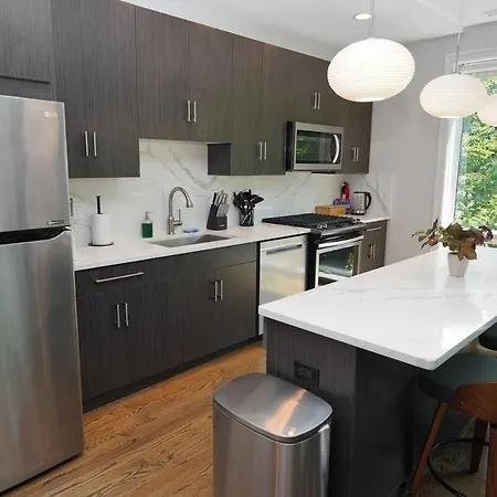 Chic Little Italy 4br With Optional Parking Chicago