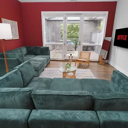 Little Italy 4br Retreat With Optional Parking