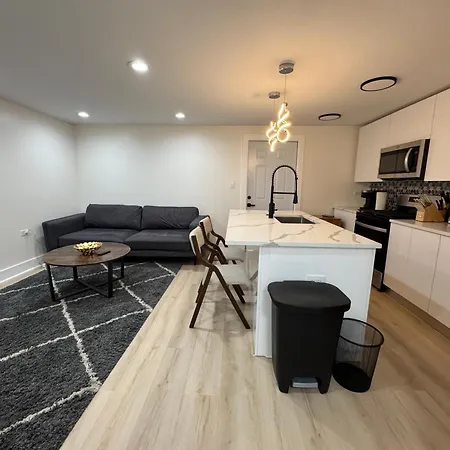 Bright Modern 2br, Close To Downtown Apartment Chicago